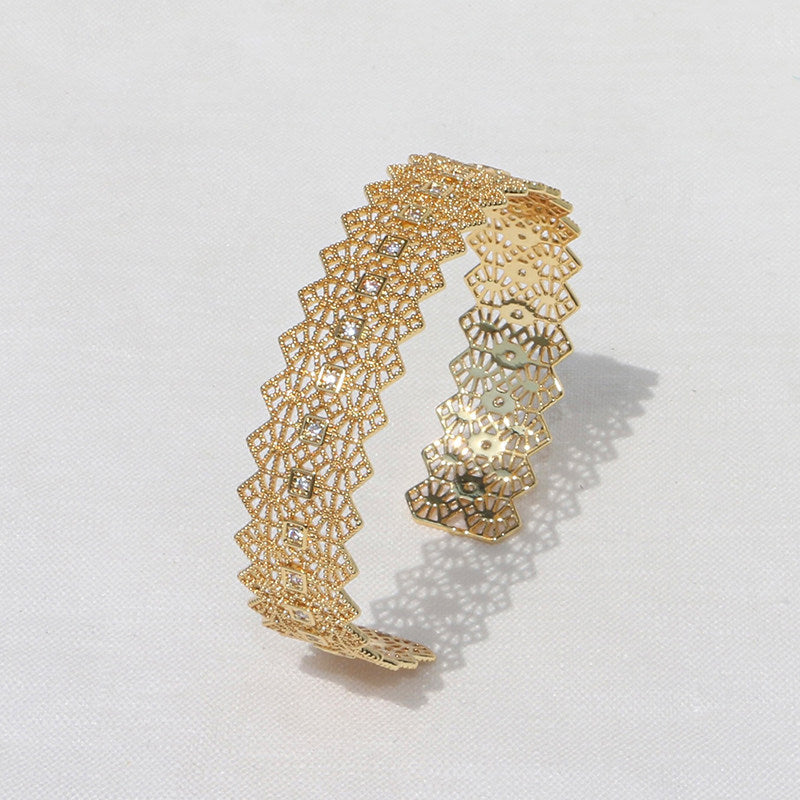 French Exquisite Embroidered Lace Hollow Pattern Rhinestone Vintage Bracelet