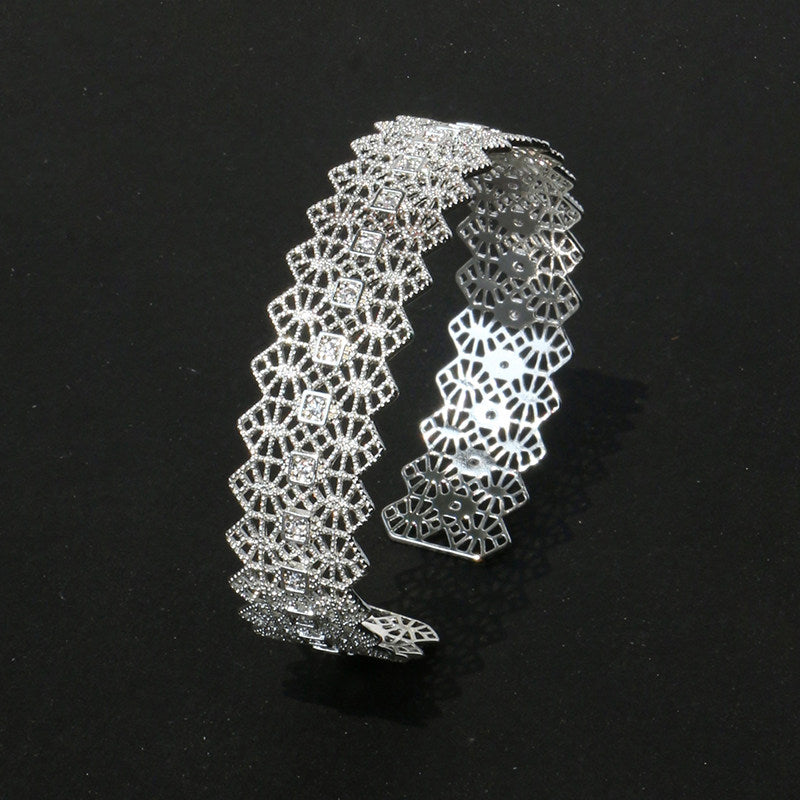 French Exquisite Embroidered Lace Hollow Pattern Rhinestone Vintage Bracelet