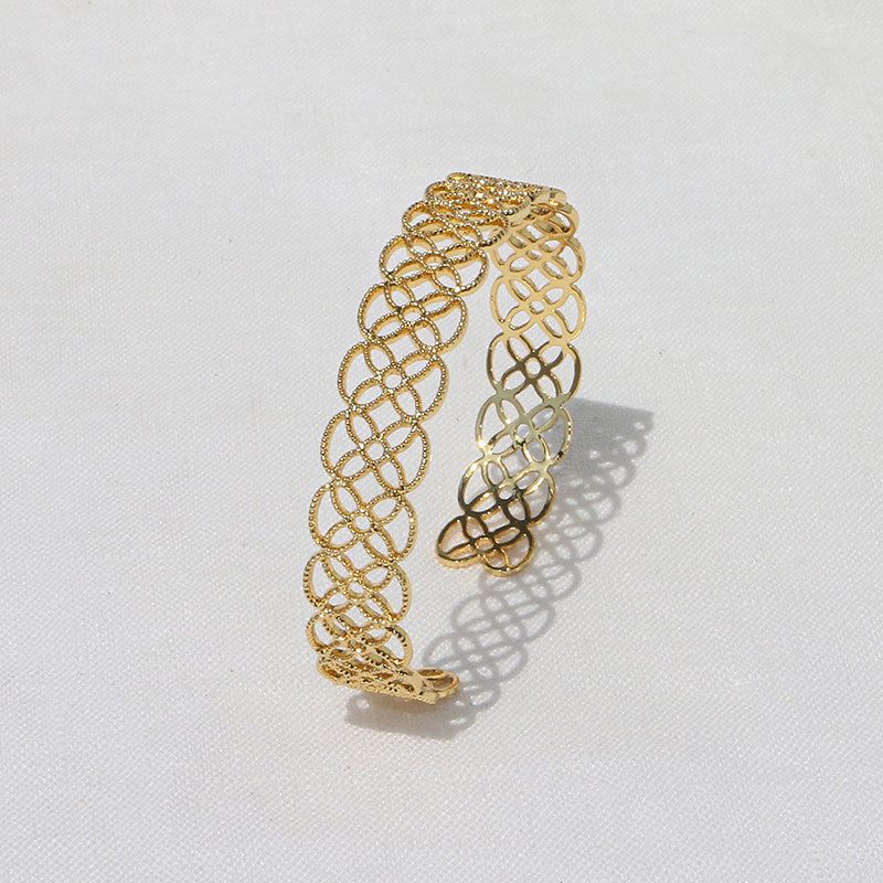 French Exquisite Embroidered Lace Hollow Pattern Rhinestone Vintage Bracelet