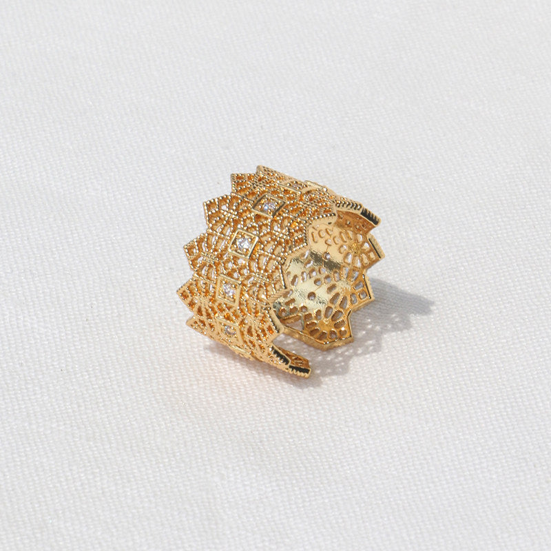 French Exquisite Embroidered Lace Hollow Pattern Rhinestone Vintage Ring