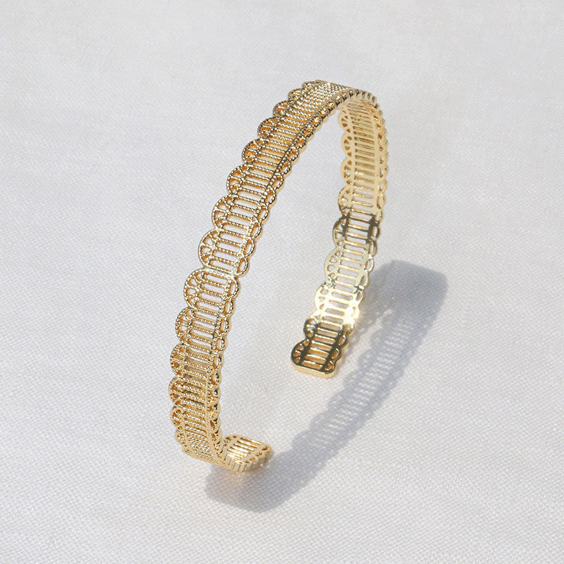 French Exquisite Embroidered Lace Hollow Pattern Rhinestone Vintage Bracelet