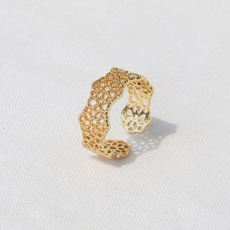 French Exquisite Embroidered Lace Hollow Pattern Rhinestone Vintage Ring