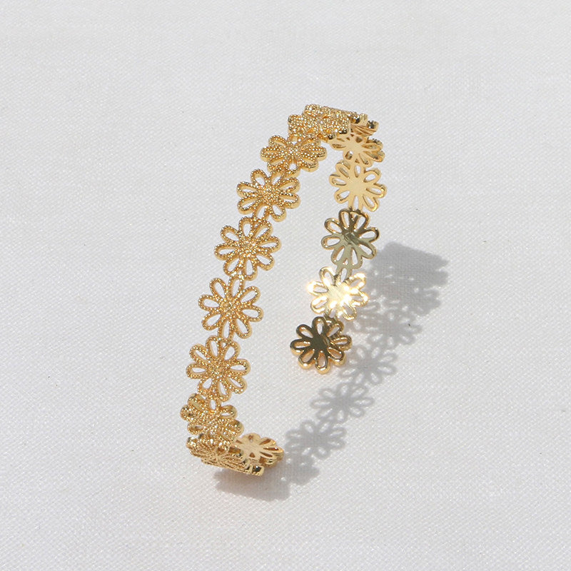 French Exquisite Embroidered Lace Hollow Pattern Rhinestone Vintage Bracelet