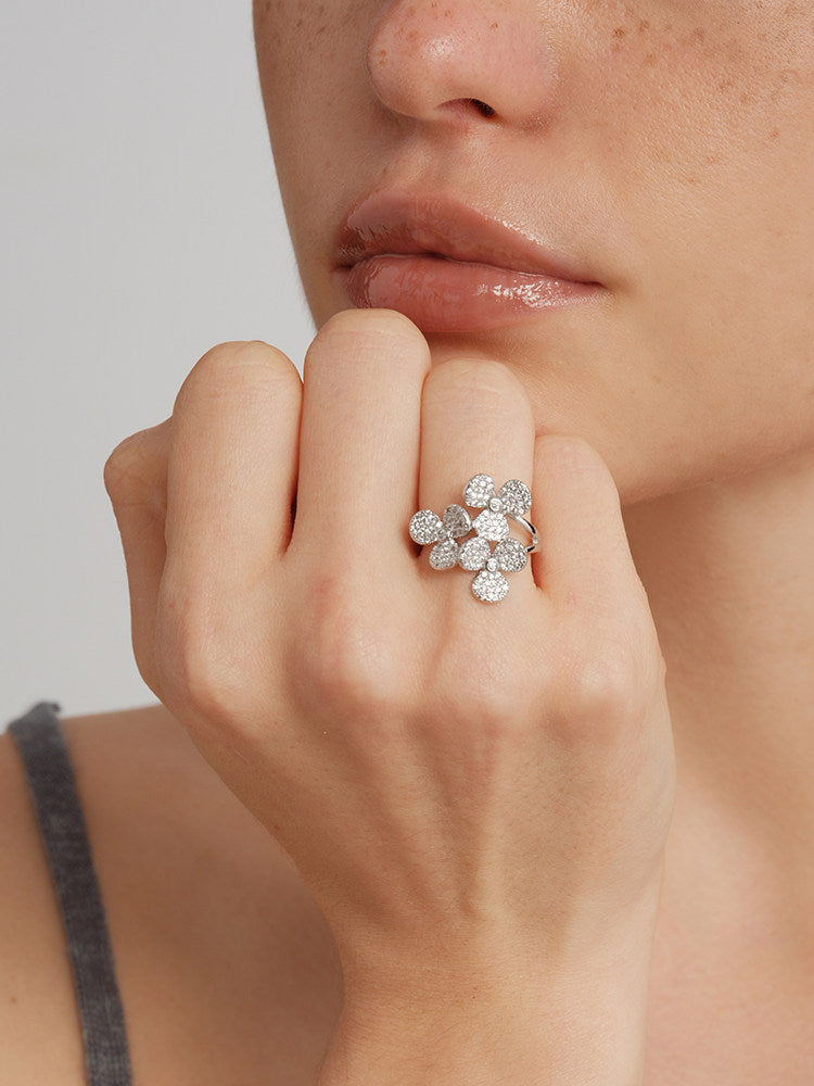 Full Diamond-Set Clover Flower Three-Dimensional Floral Cluster Minimalist Chic Ring
