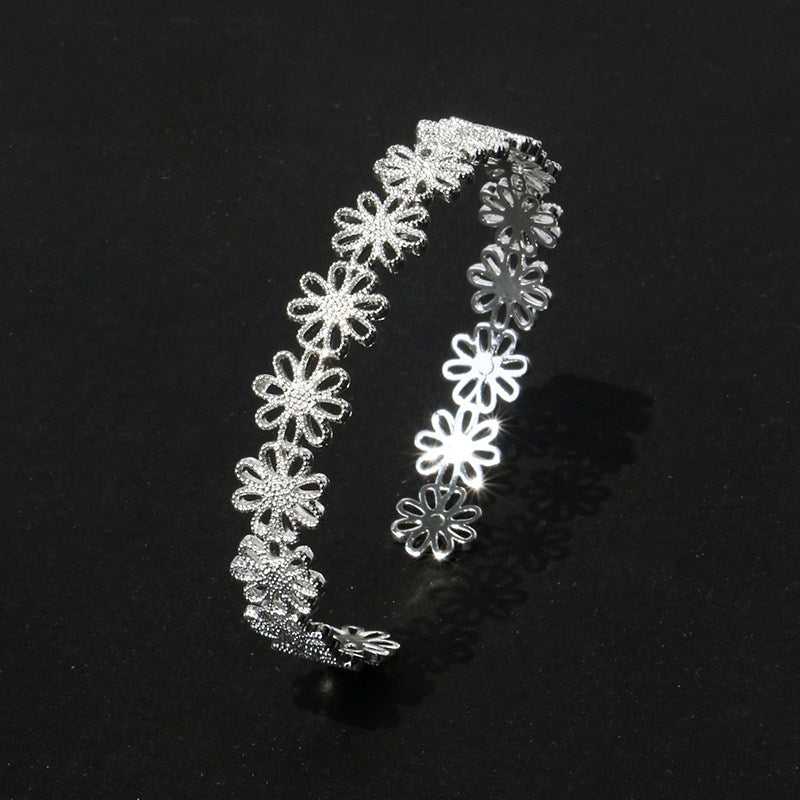 French Exquisite Embroidered Lace Hollow Pattern Rhinestone Vintage Bracelet