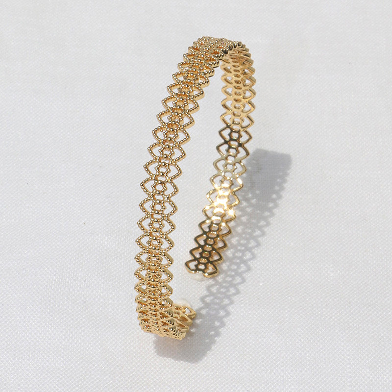 French Exquisite Embroidered Lace Hollow Pattern Rhinestone Vintage Bracelet