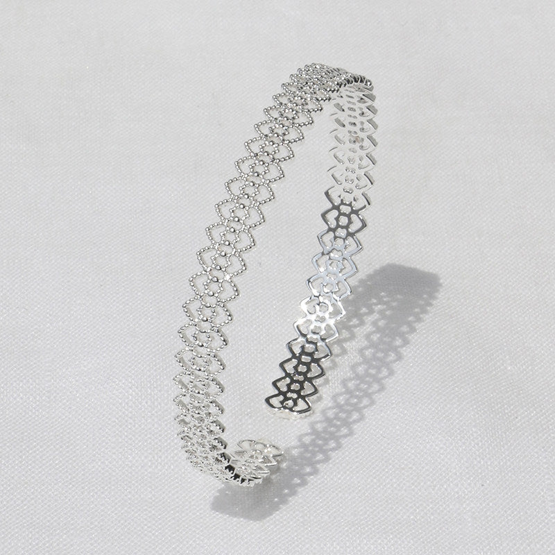 French Exquisite Embroidered Lace Hollow Pattern Rhinestone Vintage Bracelet