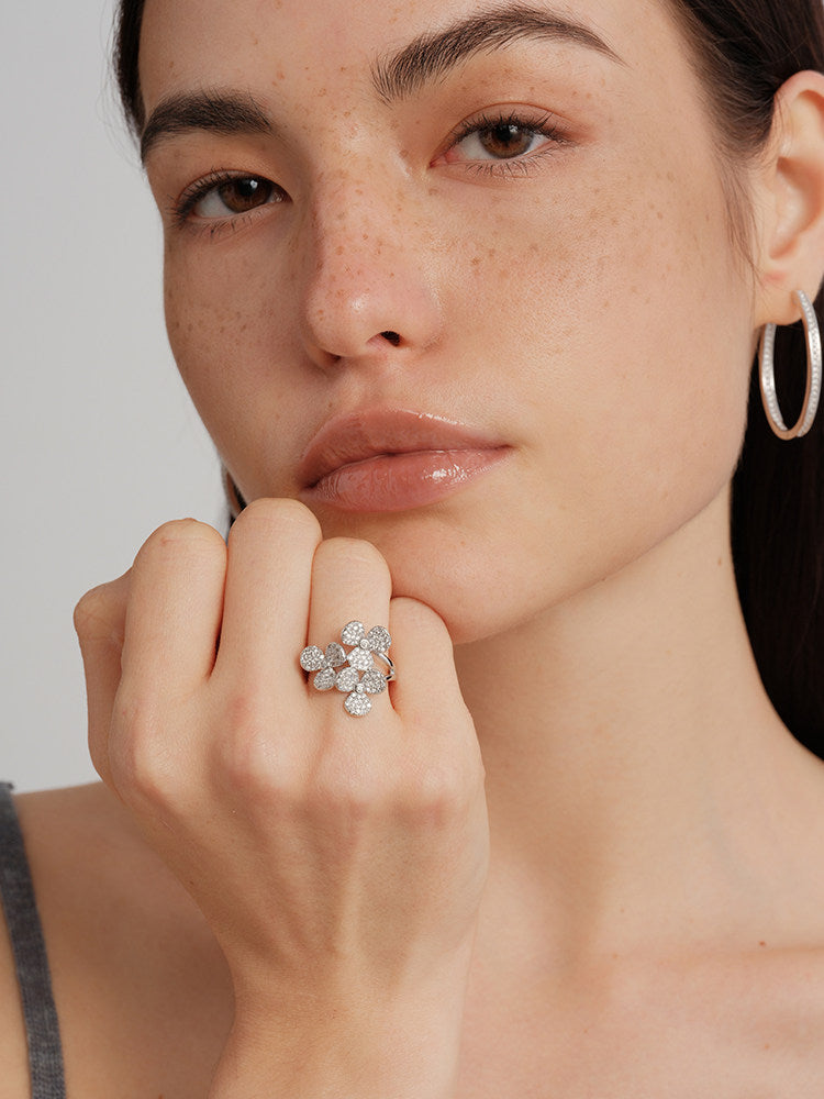 Full Diamond-Set Clover Flower Three-Dimensional Floral Cluster Minimalist Chic Ring
