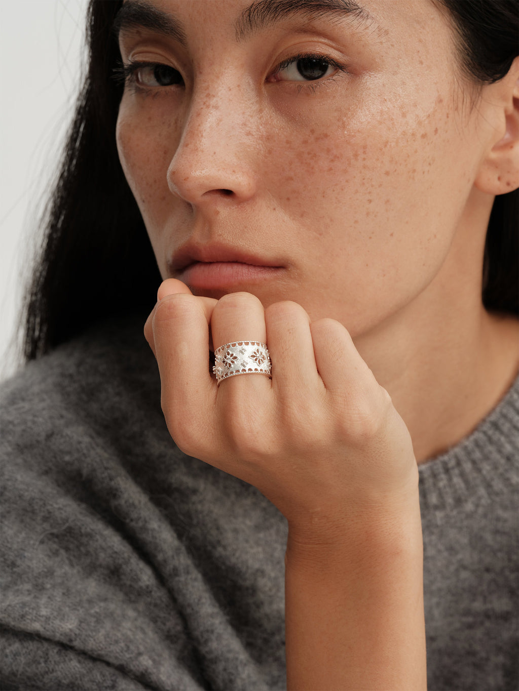 Lace Flower Cake Hollow-Out Rhinestone Vintage Shiny Unique Ring