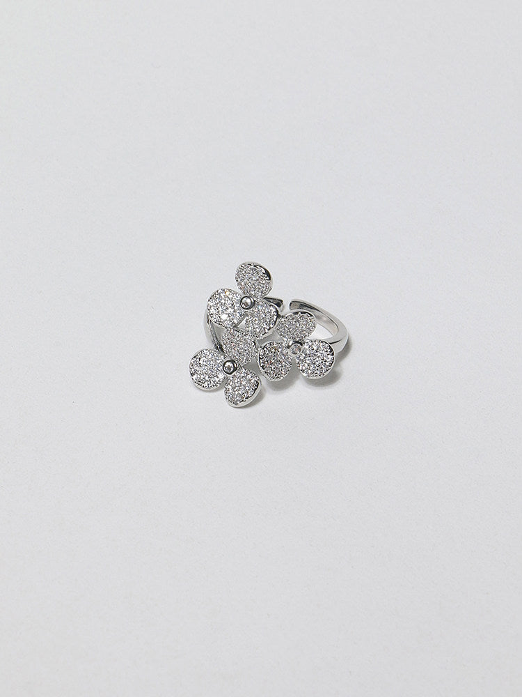 Full Diamond-Set Clover Flower Three-Dimensional Floral Cluster Minimalist Chic Ring