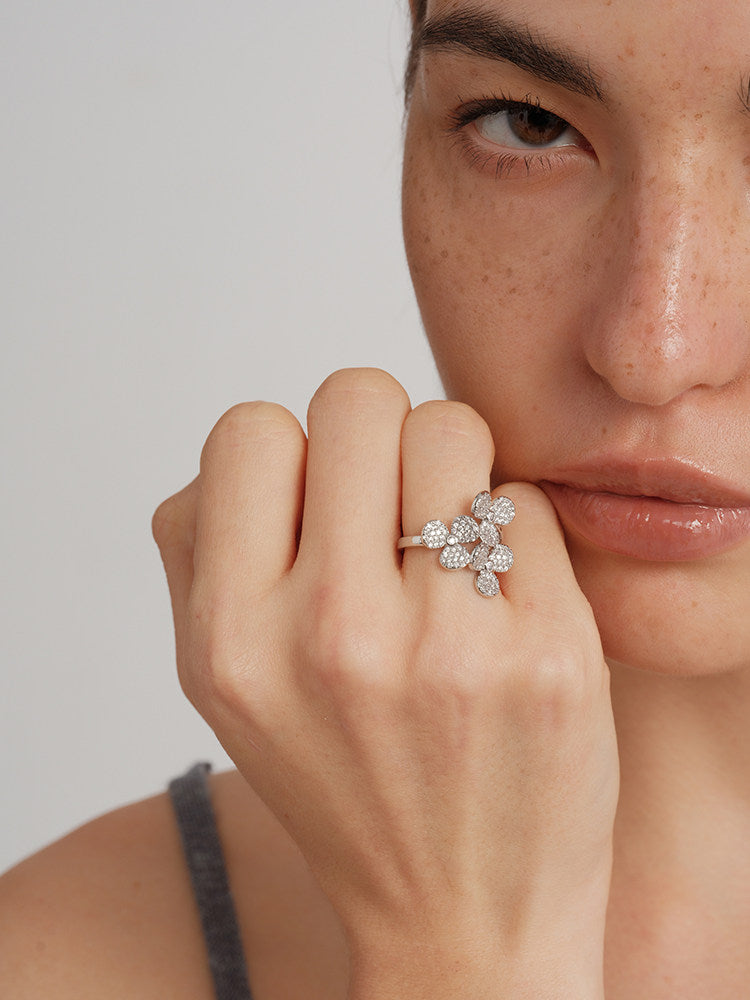 Full Diamond-Set Clover Flower Three-Dimensional Floral Cluster Minimalist Chic Ring