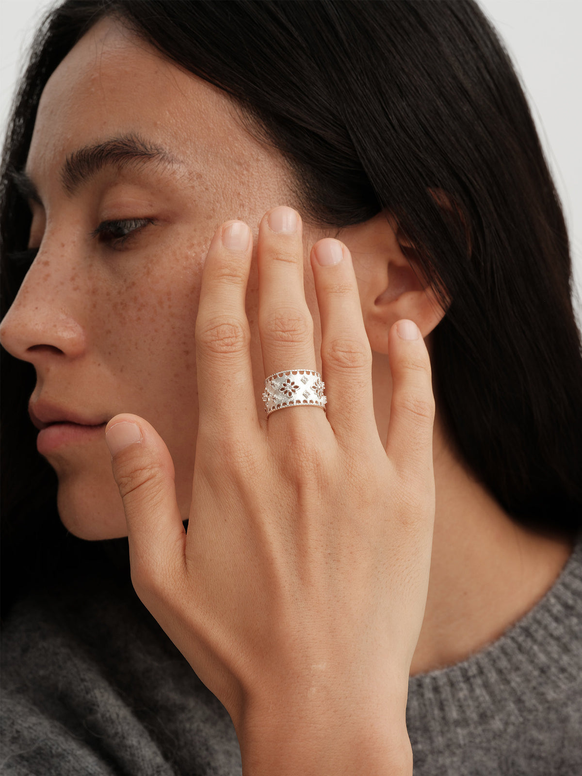 Lace Flower Cake Hollow-Out Rhinestone Vintage Shiny Unique Ring